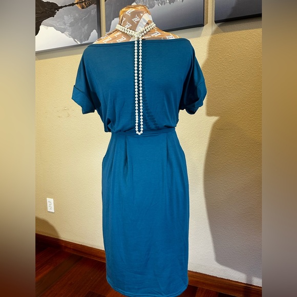 Elegant Teal Dress - Picture 1 of 2